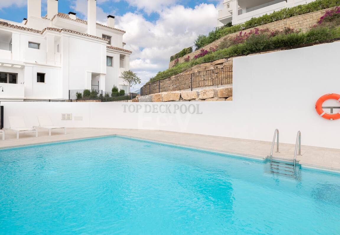 Apartamento con impresionantes vistas al mar en Aloha.