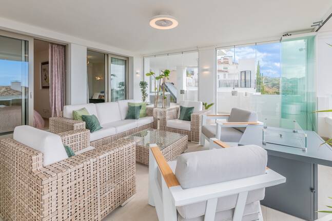 Apartamento con impresionantes vistas al mar en Aloha.