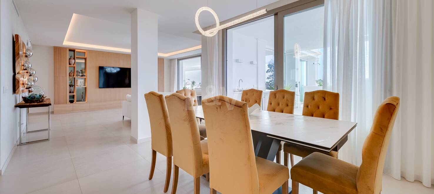 Wohnung mit beeindruckendem Meerblick in Aloha.