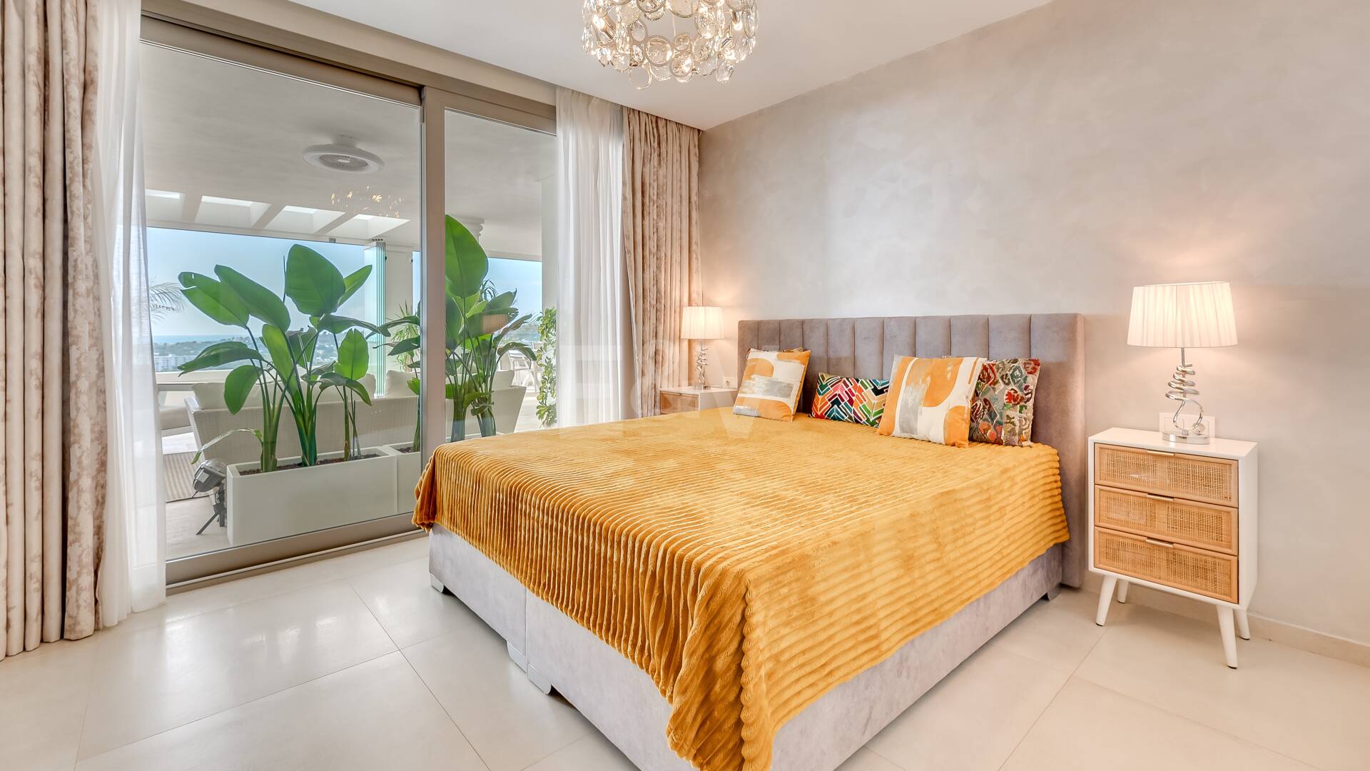 Apartamento con impresionantes vistas al mar en Aloha.