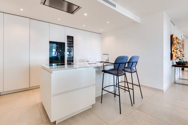 Apartamento con impresionantes vistas al mar en Aloha.