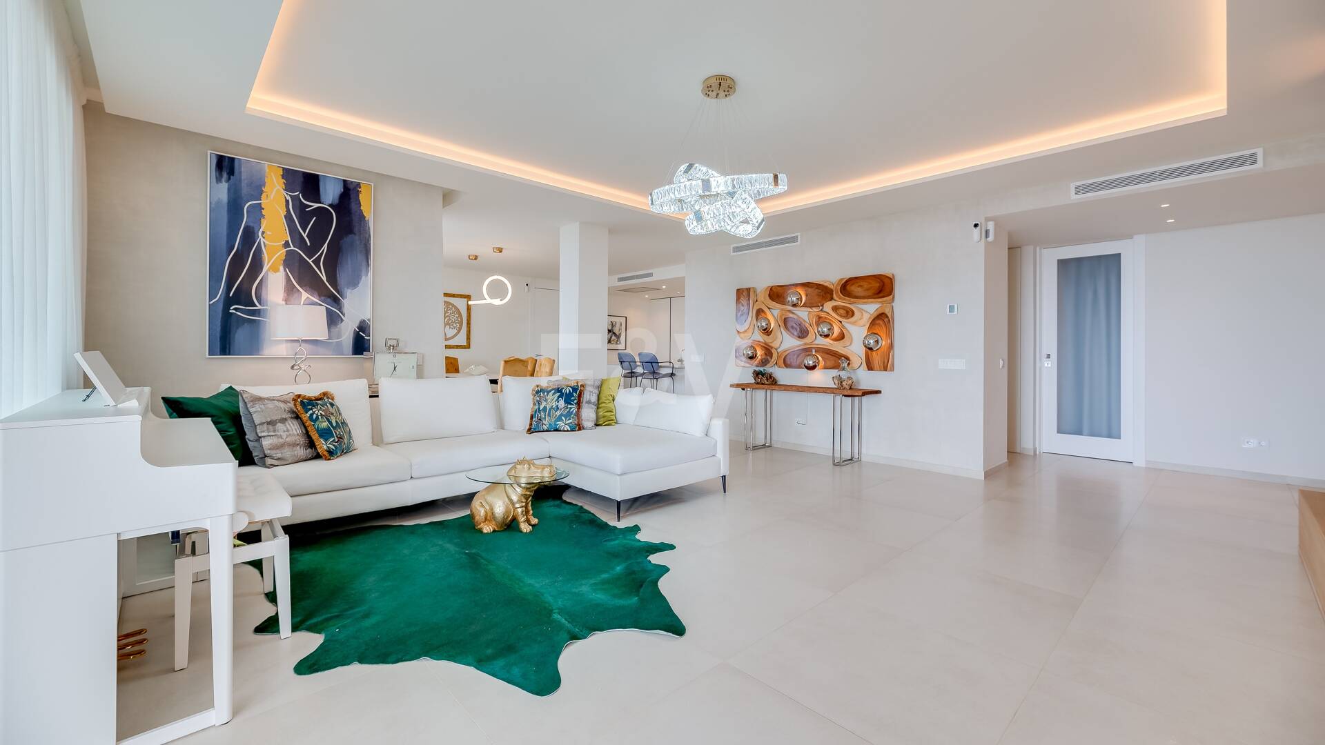 Apartamento con impresionantes vistas al mar en Aloha.