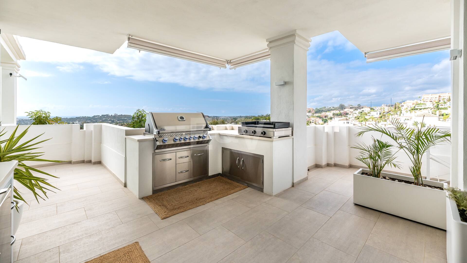 Apartamento con impresionantes vistas al mar en Aloha.