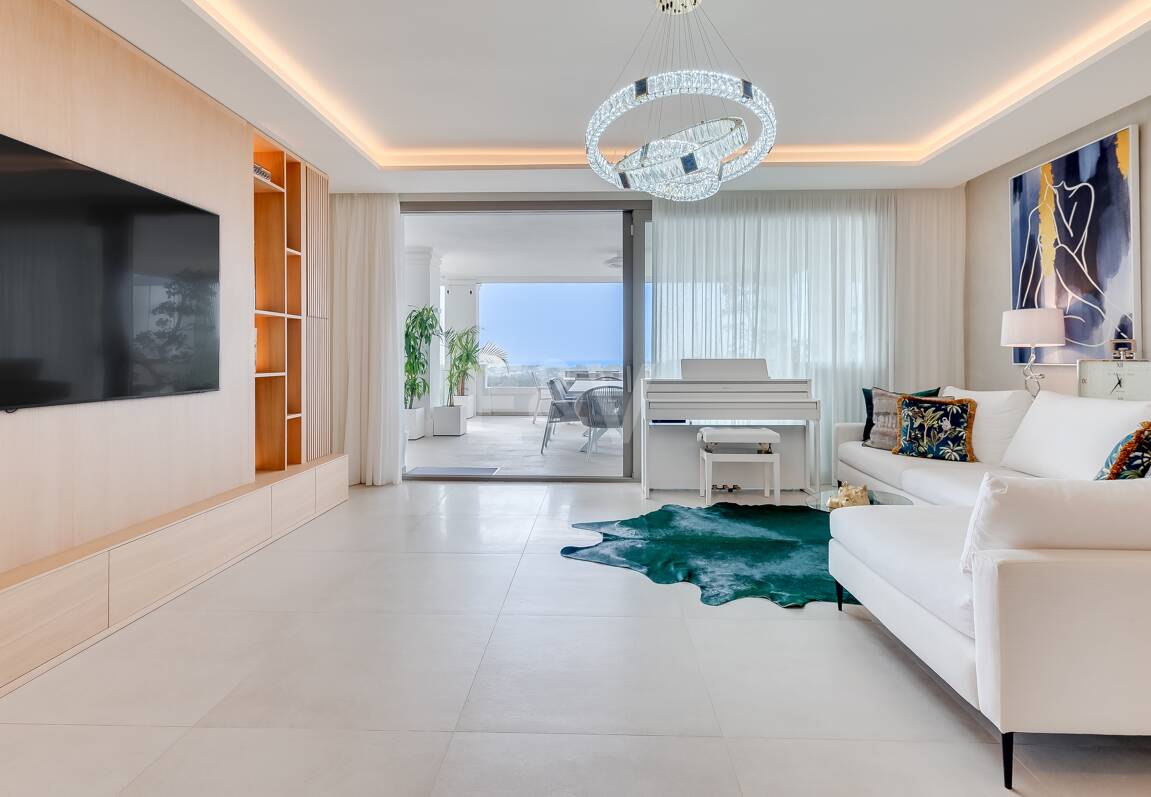 Apartamento con impresionantes vistas al mar en Aloha.