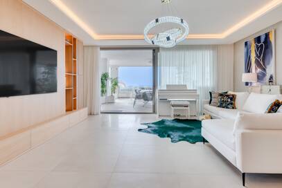 Apartamento con impresionantes vistas al mar en Aloha.