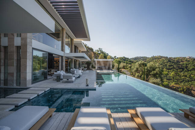 Exceptionell hållbar herrgård med fascinerande utsikt