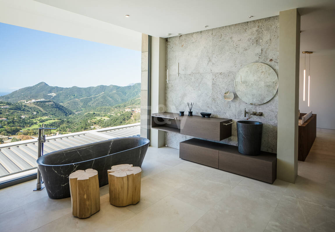 Exceptionell hållbar herrgård med fascinerande utsikt