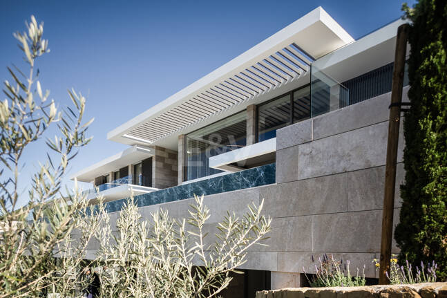 Exceptionell hållbar herrgård med fascinerande utsikt