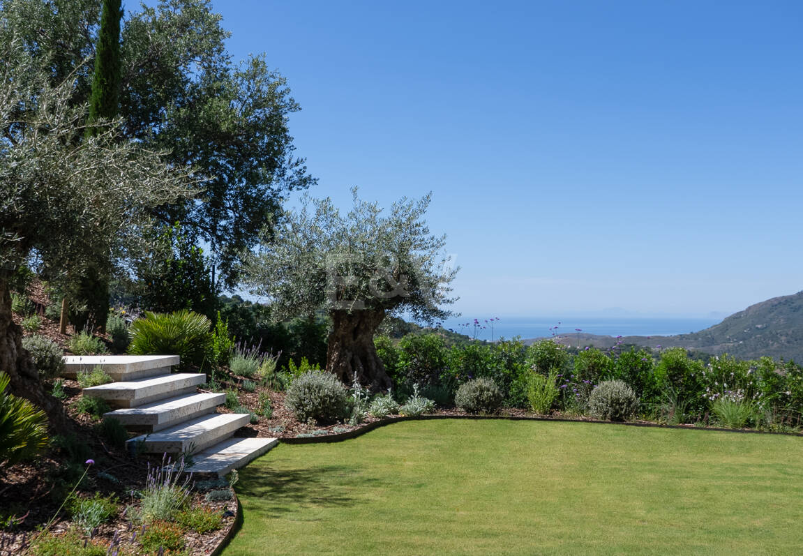 Exceptionell hållbar herrgård med fascinerande utsikt