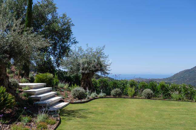 Exceptionell hållbar herrgård med fascinerande utsikt