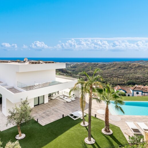 Elegant Sea-View Villa in Monte Mayor