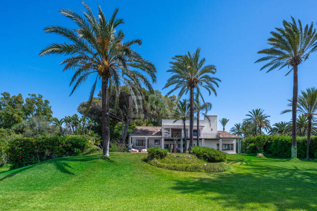 Einzigartiges Objekt zur Errichtung einer Strandvilla am Meer in Reserva de Los Monteros