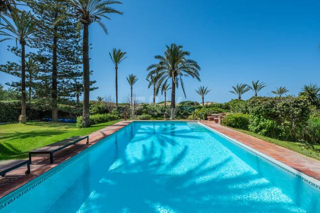 Einzigartiges Objekt zur Errichtung einer Strandvilla am Meer in Reserva de Los Monteros