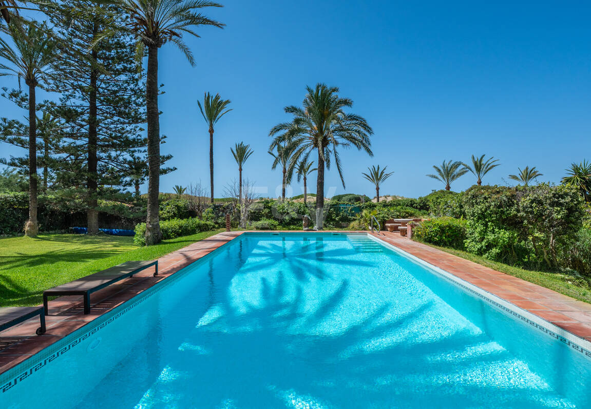 Einzigartiges Objekt zur Errichtung einer Strandvilla am Meer in Reserva de Los Monteros