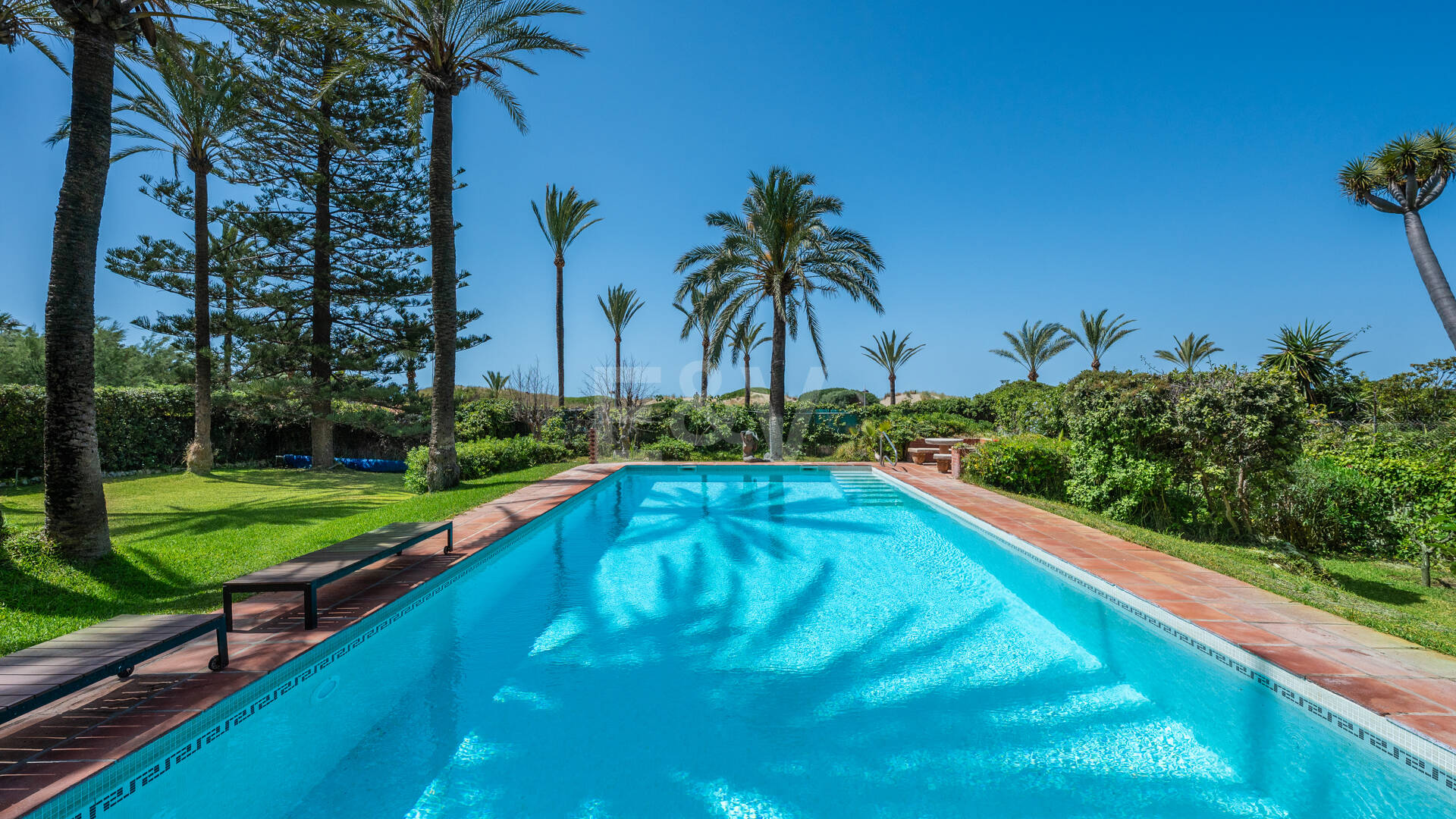 Einzigartiges Objekt zur Errichtung einer Strandvilla am Meer in Reserva de Los Monteros