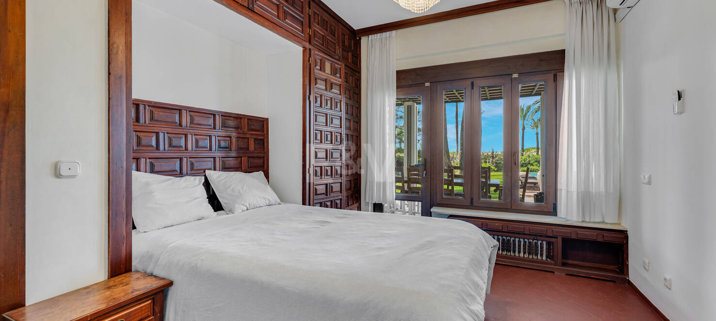 Einzigartiges Objekt zur Errichtung einer Strandvilla am Meer in Reserva de Los Monteros