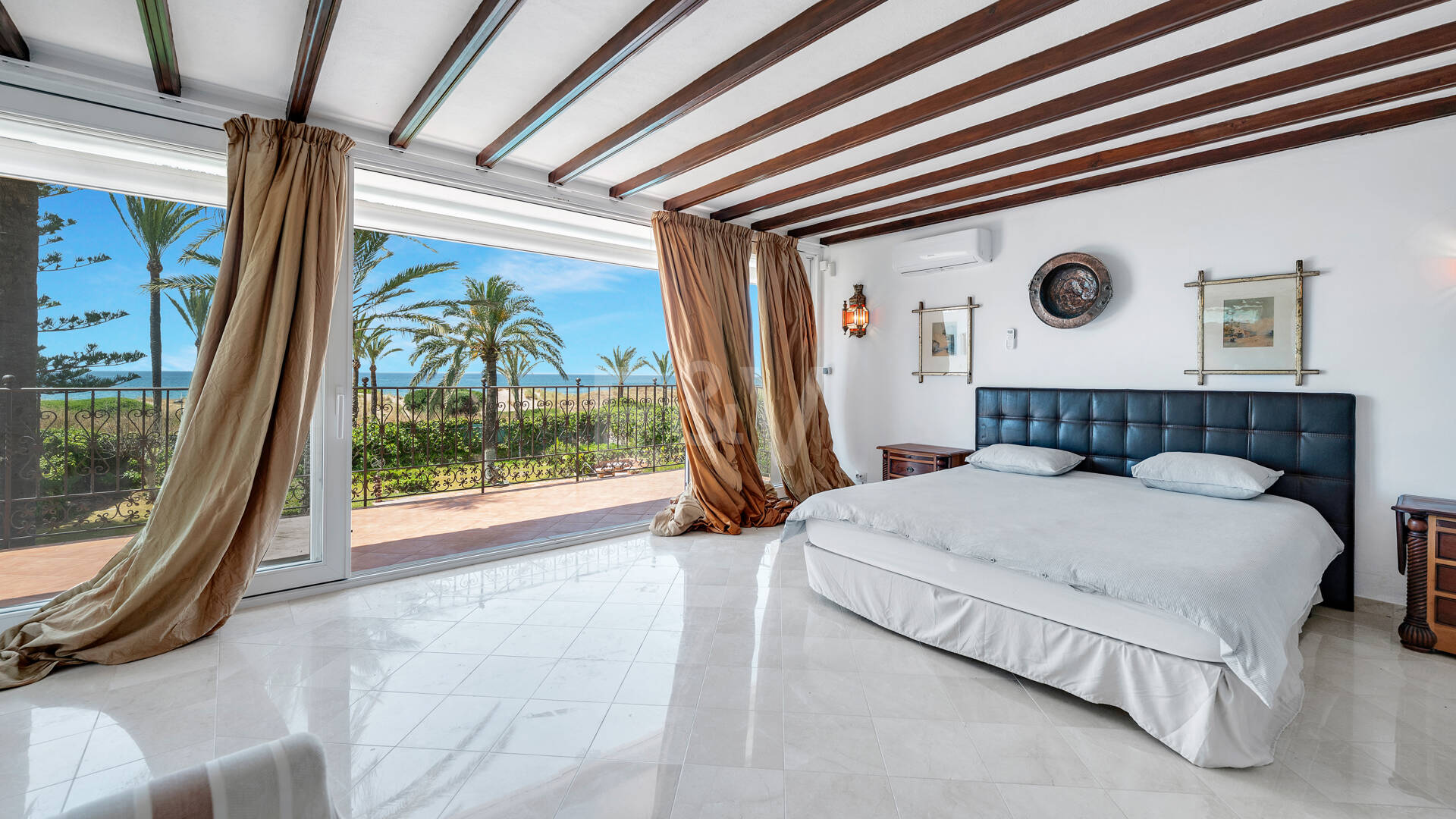 Einzigartiges Objekt zur Errichtung einer Strandvilla am Meer in Reserva de Los Monteros