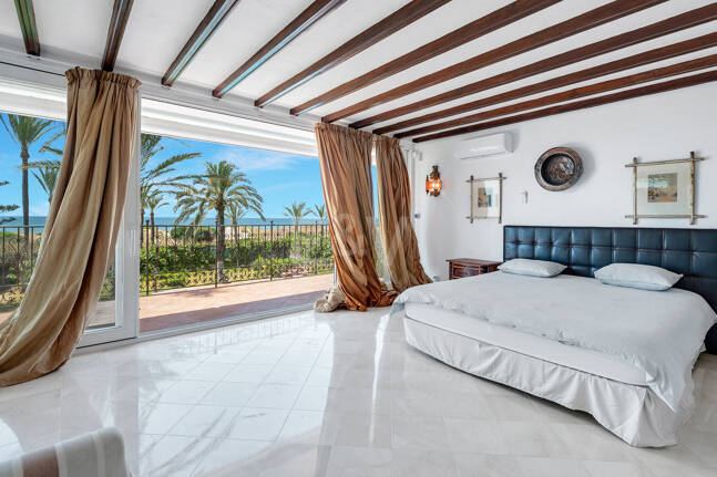 Einzigartiges Objekt zur Errichtung einer Strandvilla am Meer in Reserva de Los Monteros