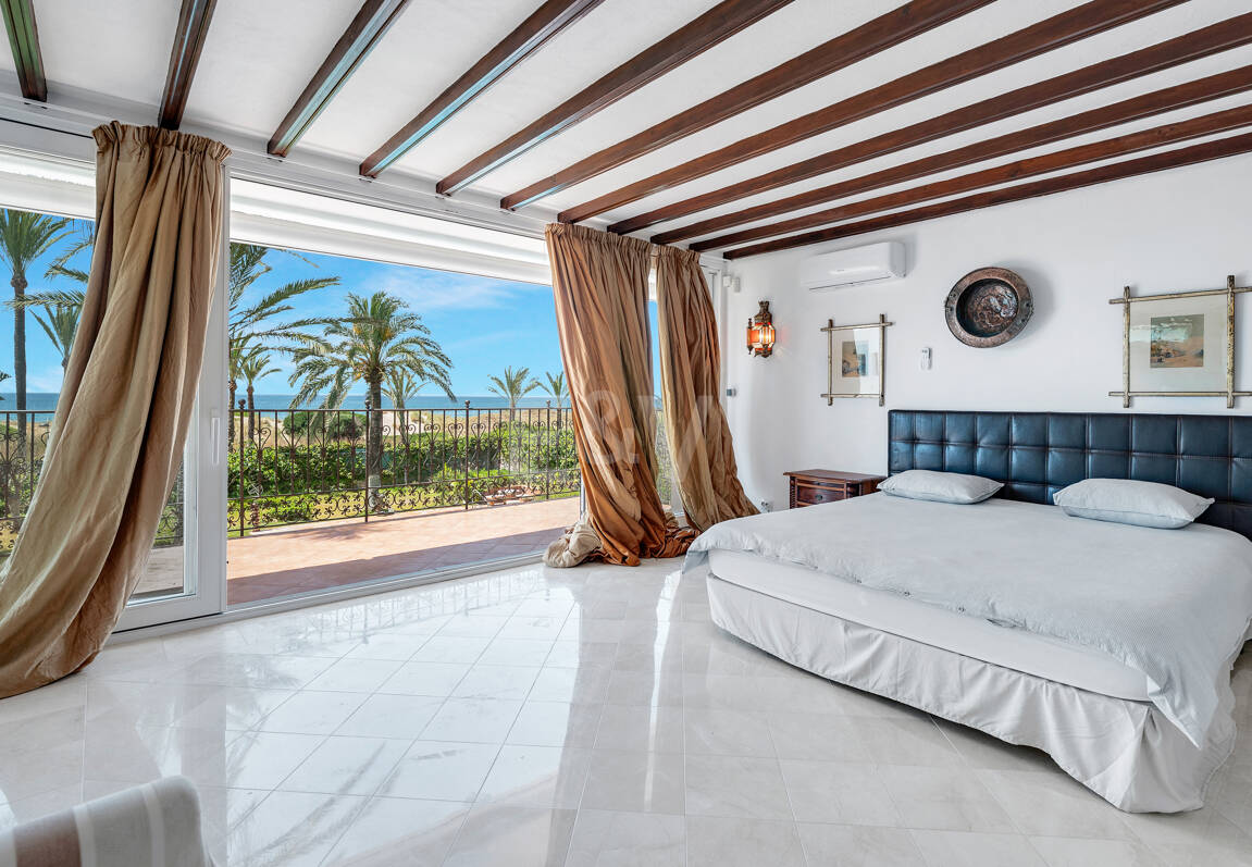 Einzigartiges Objekt zur Errichtung einer Strandvilla am Meer in Reserva de Los Monteros