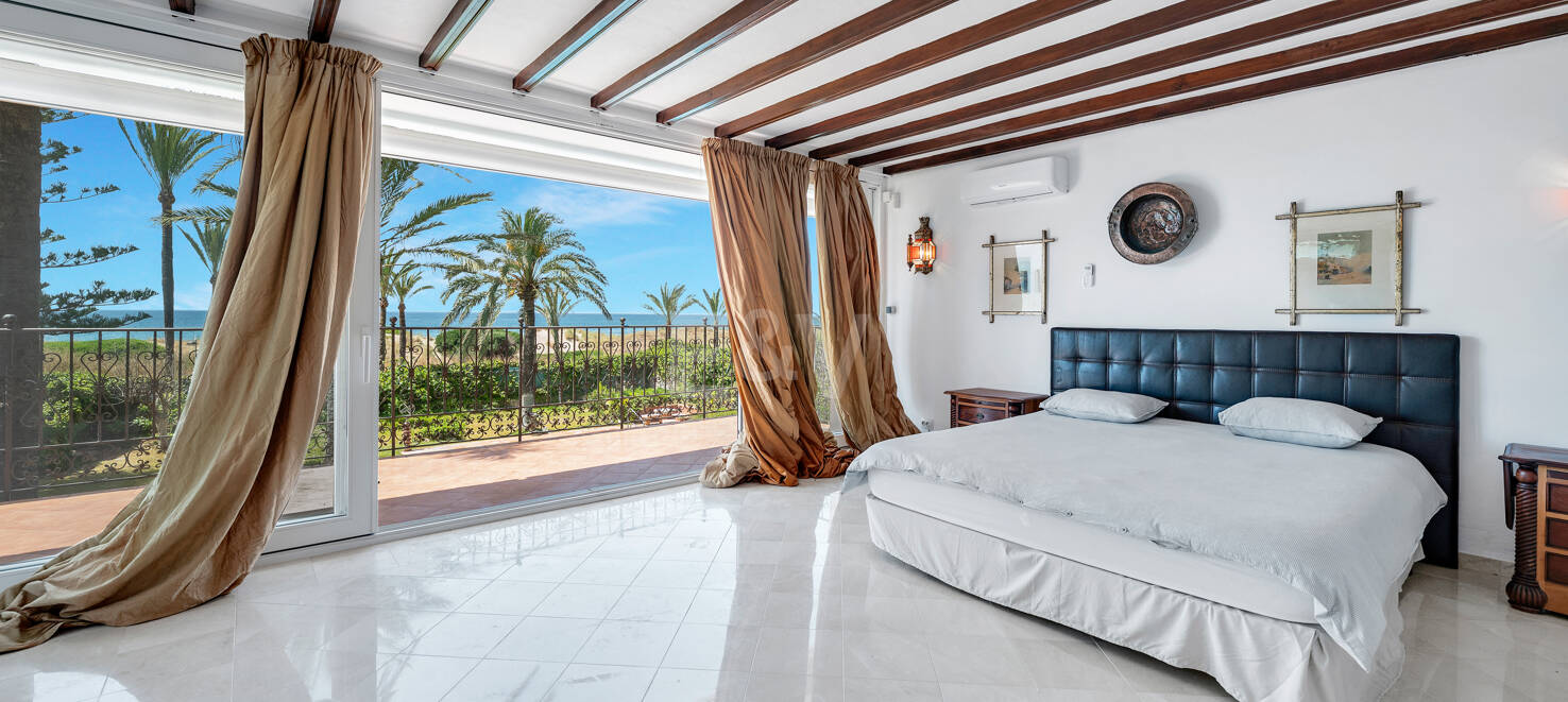 Einzigartiges Objekt zur Errichtung einer Strandvilla am Meer in Reserva de Los Monteros
