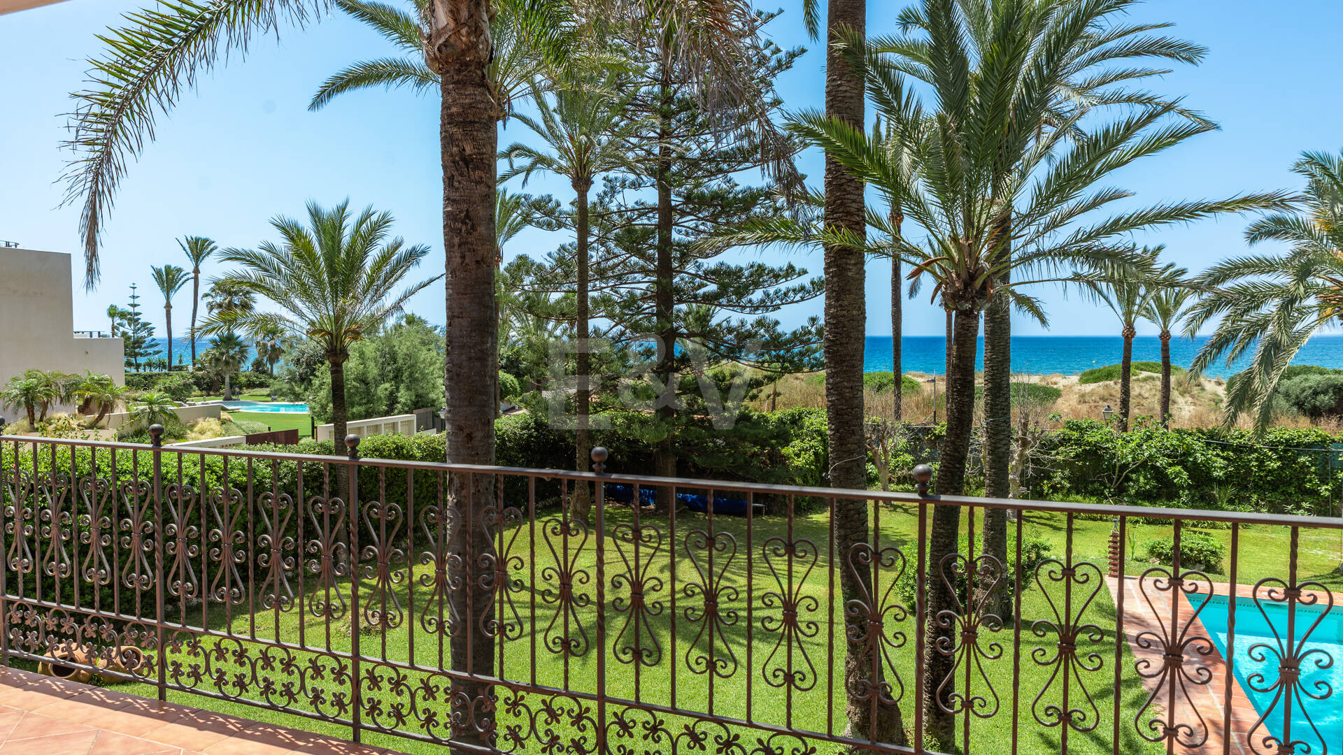 Einzigartiges Objekt zur Errichtung einer Strandvilla am Meer in Reserva de Los Monteros