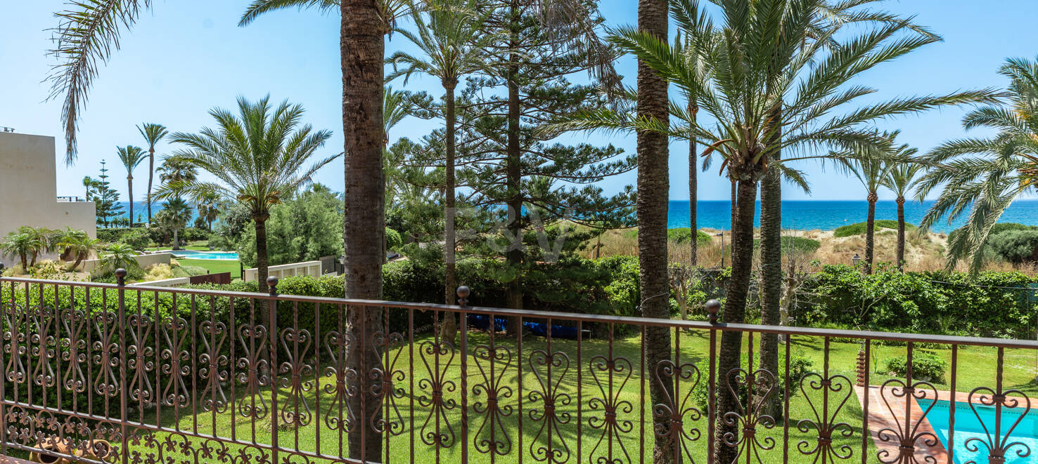 Einzigartiges Objekt zur Errichtung einer Strandvilla am Meer in Reserva de Los Monteros