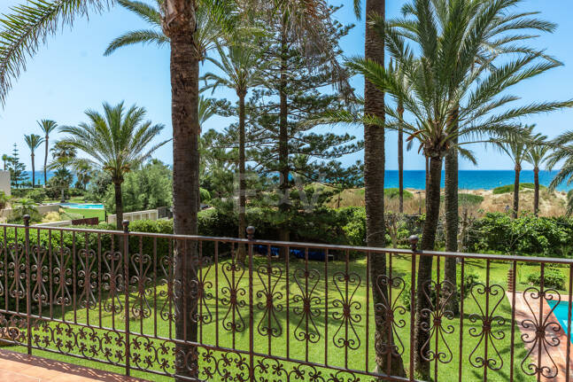Einzigartiges Objekt zur Errichtung einer Strandvilla am Meer in Reserva de Los Monteros
