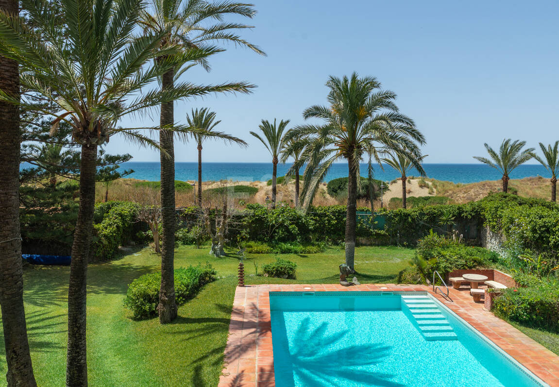 Einzigartiges Objekt zur Errichtung einer Strandvilla am Meer in Reserva de Los Monteros