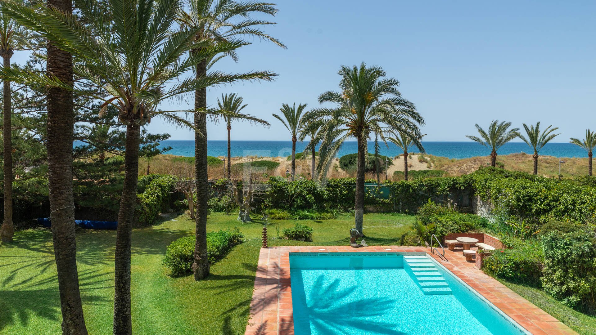 Einzigartiges Objekt zur Errichtung einer Strandvilla am Meer in Reserva de Los Monteros