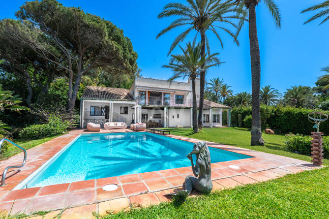 Einzigartiges Objekt zur Errichtung einer Strandvilla am Meer in Reserva de Los Monteros
