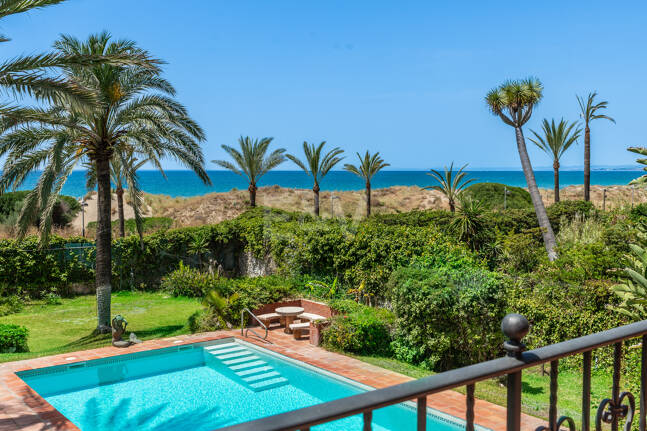 Einzigartiges Objekt zur Errichtung einer Strandvilla am Meer in Reserva de Los Monteros