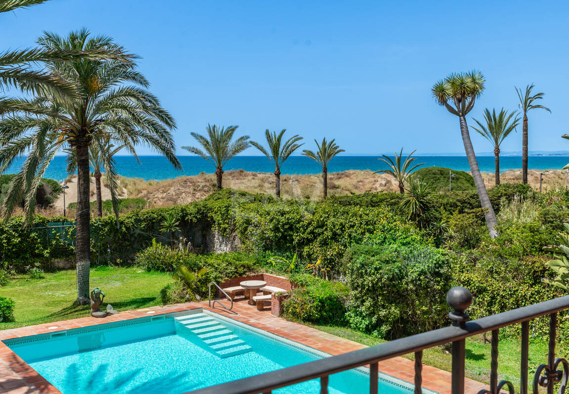 Einzigartiges Objekt zur Errichtung einer Strandvilla am Meer in Reserva de Los Monteros