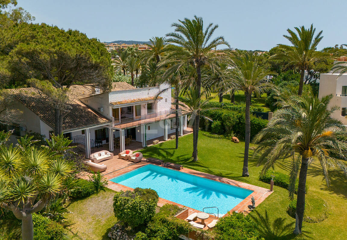 Einzigartiges Objekt zur Errichtung einer Strandvilla am Meer in Reserva de Los Monteros