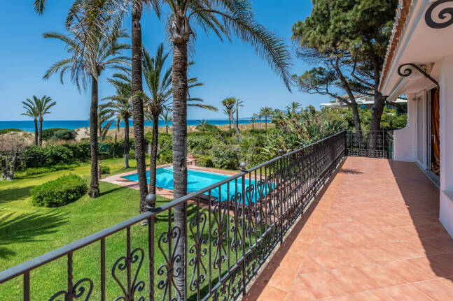 Einzigartiges Objekt zur Errichtung einer Strandvilla am Meer in Reserva de Los Monteros