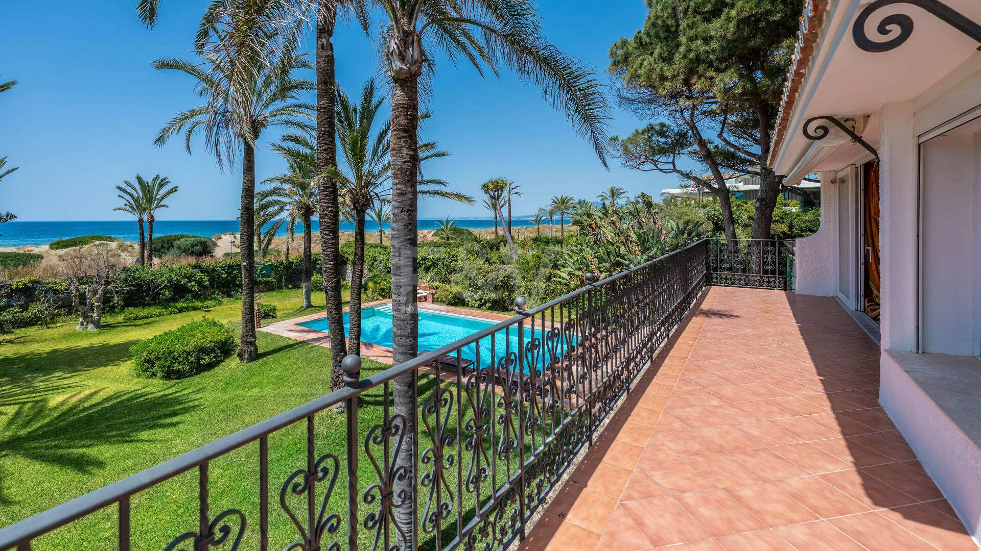 Einzigartiges Objekt zur Errichtung einer Strandvilla am Meer in Reserva de Los Monteros