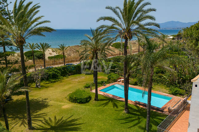 Einzigartiges Objekt zur Errichtung einer Strandvilla am Meer in Reserva de Los Monteros