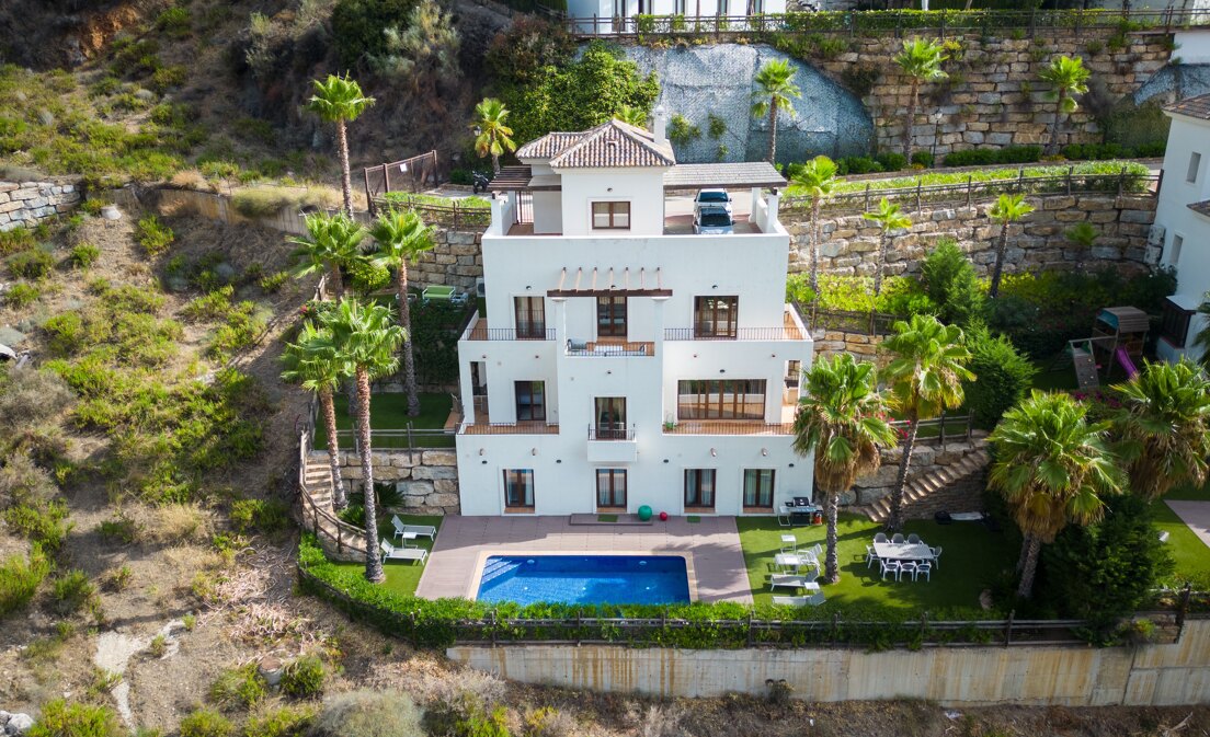 Gran villa andaluza en una comunidad cerrada en Benahavis