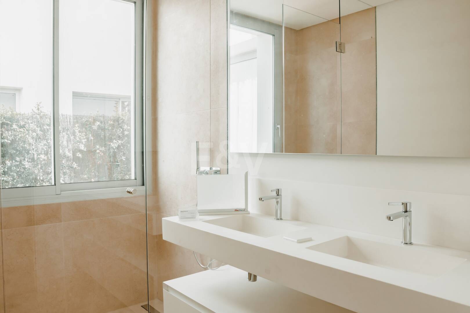 Tranquil Duplex Appartement avec vue sur le jardin et la mer à Marbella Club Golf Resort