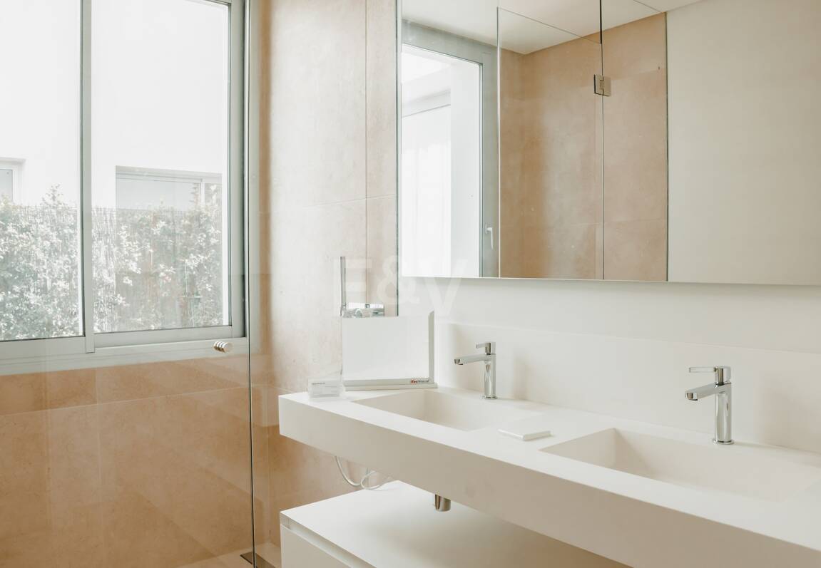 Tranquil Duplex Appartement avec vue sur le jardin et la mer à Marbella Club Golf Resort