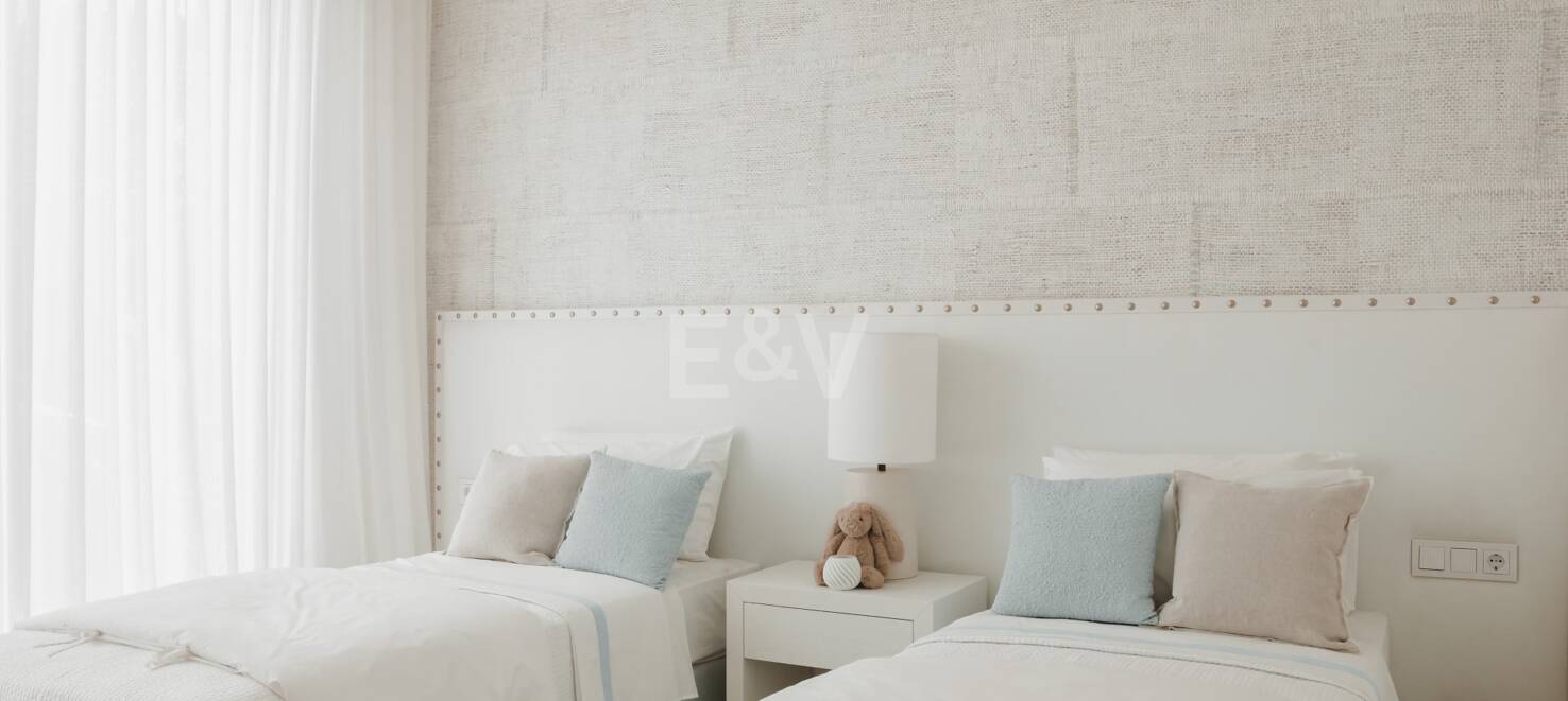 Tranquil Duplex Lägenhet med trädgård och havsutsikt i Marbella Club Golf Resort