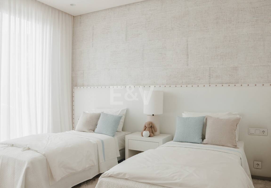 Tranquil Duplex Appartement avec vue sur le jardin et la mer à Marbella Club Golf Resort