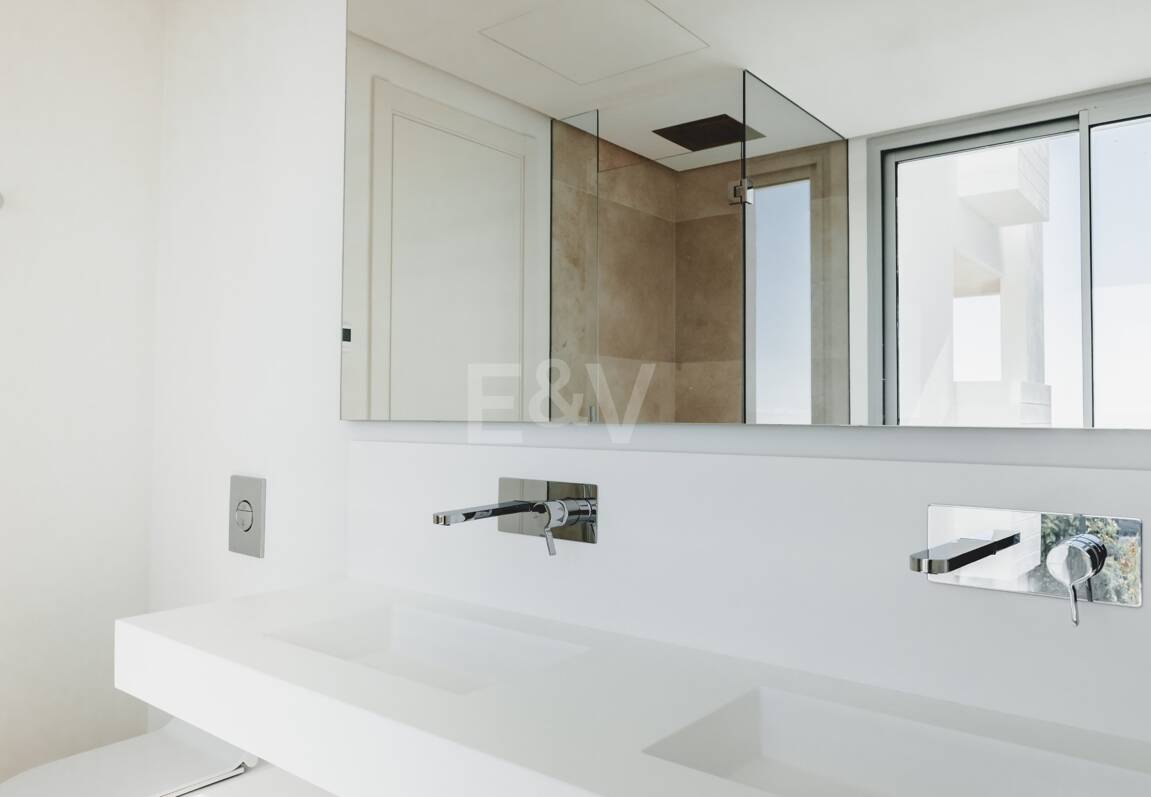 Tranquil Duplex Appartement avec vue sur le jardin et la mer à Marbella Club Golf Resort