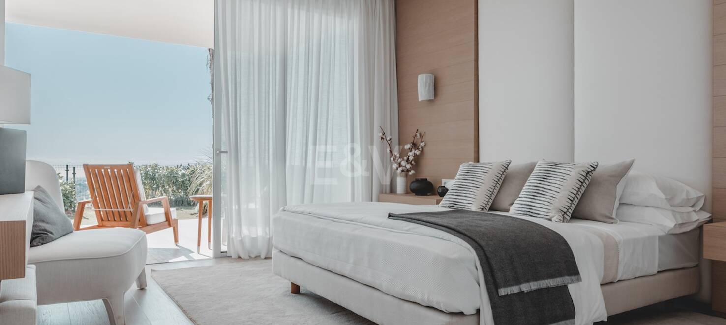 Tranquil Duplex Lägenhet med trädgård och havsutsikt i Marbella Club Golf Resort