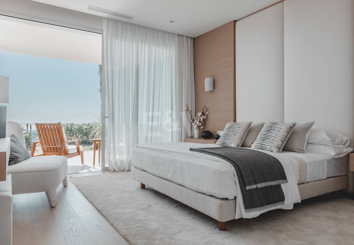 Tranquil Duplex Appartement avec vue sur le jardin et la mer à Marbella Club Golf Resort