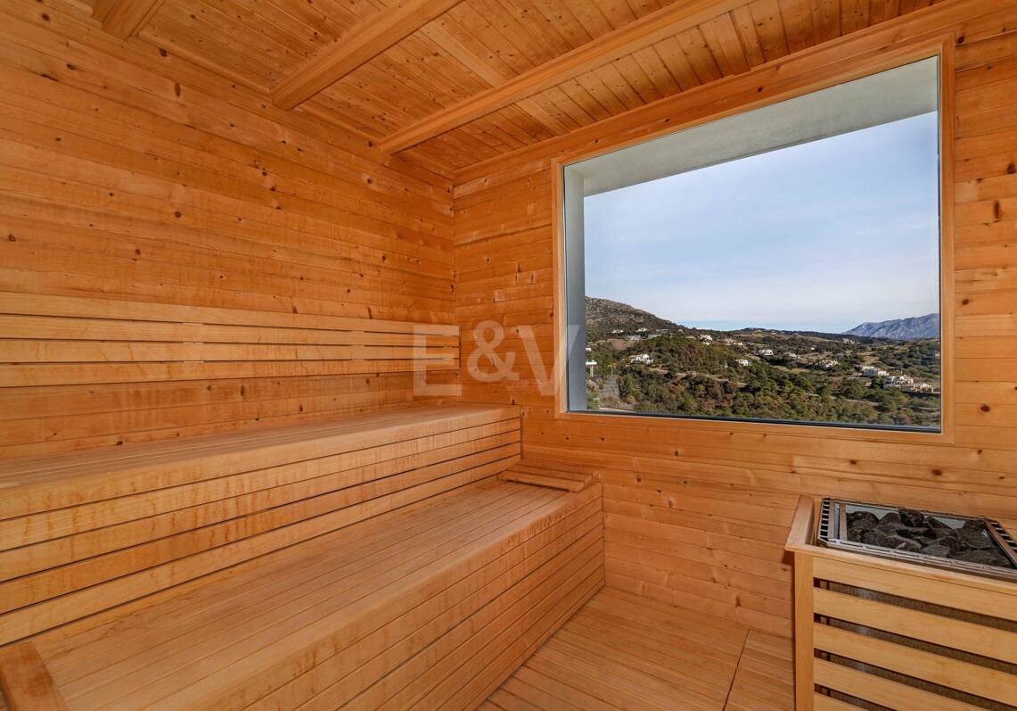 Tranquilo Apartamento Dúplex con Jardín y Vistas al Mar en Marbella Club Golf Resort