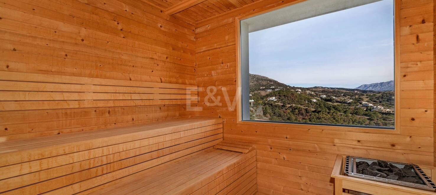 Tranquil Duplex Lägenhet med trädgård och havsutsikt i Marbella Club Golf Resort