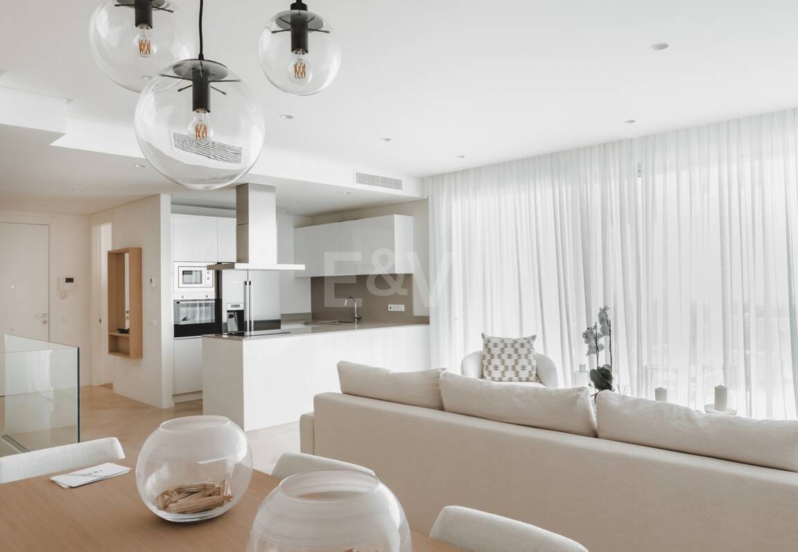 Tranquil Duplex Appartement avec vue sur le jardin et la mer à Marbella Club Golf Resort