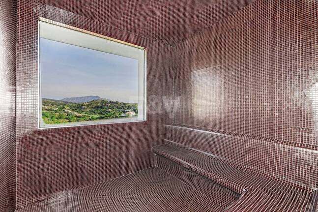 Tranquil Duplex Appartement avec vue sur le jardin et la mer à Marbella Club Golf Resort