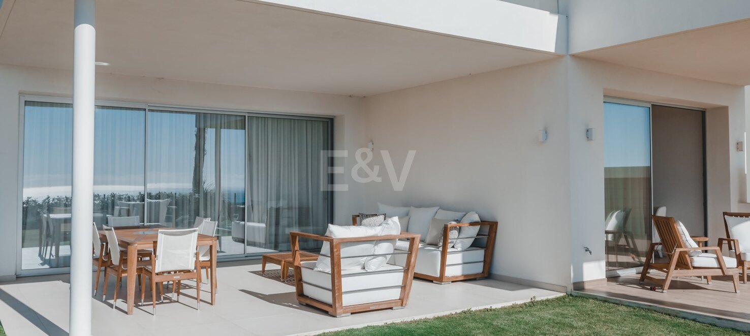 Tranquilo Apartamento Dúplex con Jardín y Vistas al Mar en Marbella Club Golf Resort