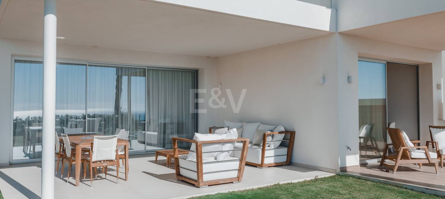 Tranquil Duplex Lägenhet med trädgård och havsutsikt i Marbella Club Golf Resort